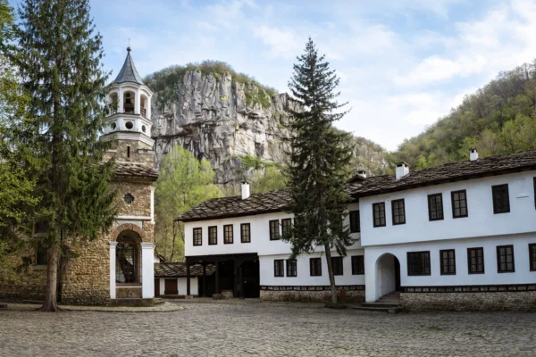 Day Tour to Bacho Kiro Cave & Etar Crafts Village – Lunch Included